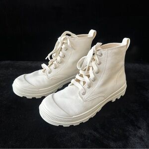Sketchers White Street Roadie Boots